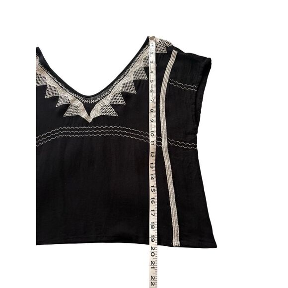 Forever 21 boxy cut embroidered black blouse - S - Picture 5 of 6